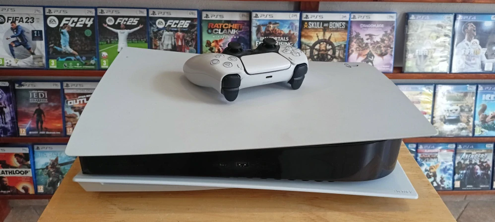 PlayStation 5 (verze s mechanikou)