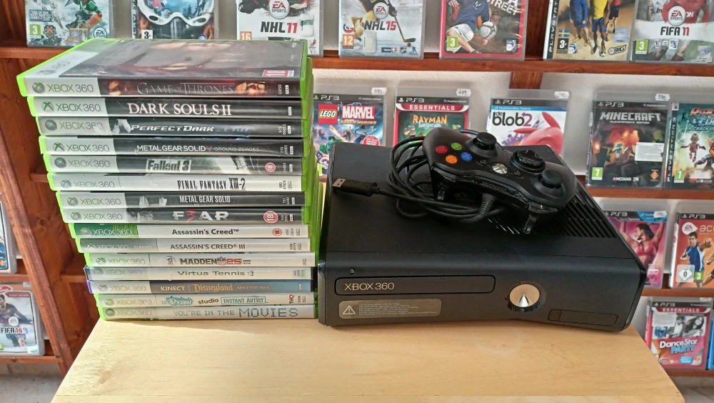 Microsoft Xbox 360 Slim 4GB + 15 her