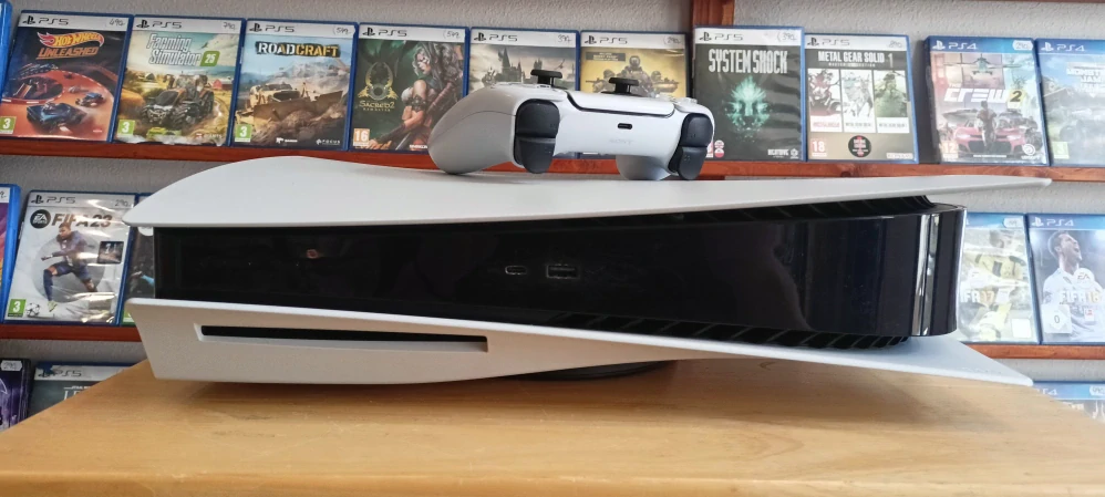 PlayStation 5 (verze s mechanikou)